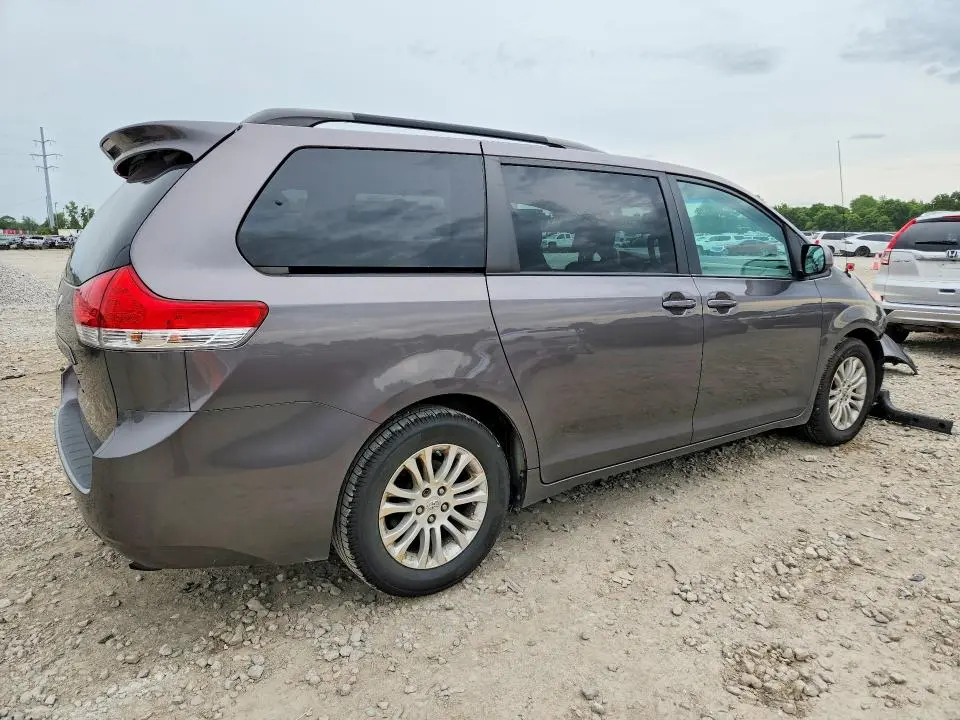 2014 TOYOTA SIENNA XLE 8-PASSENGER  