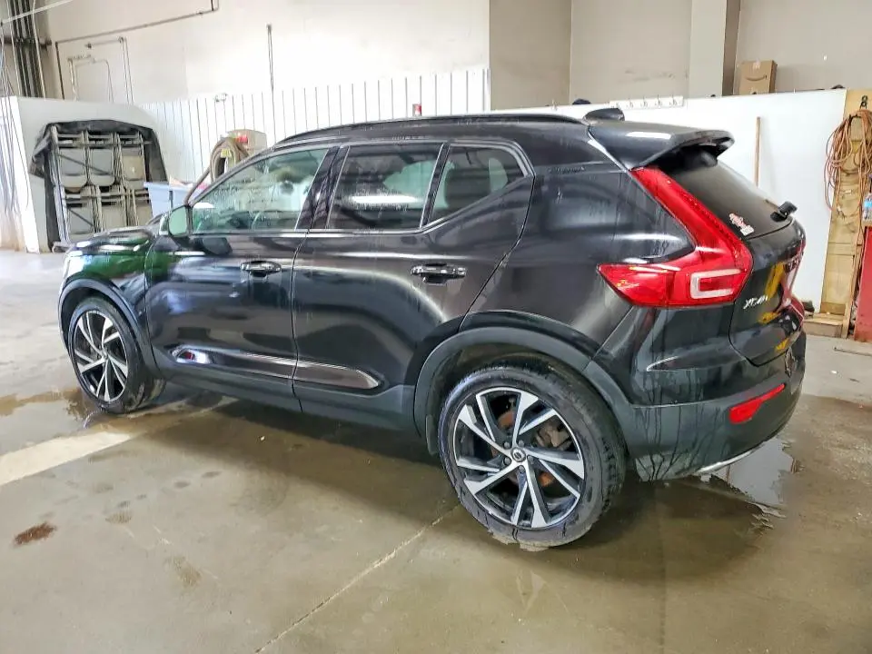 2020 VOLVO XC40 T5 R-DESIGN  