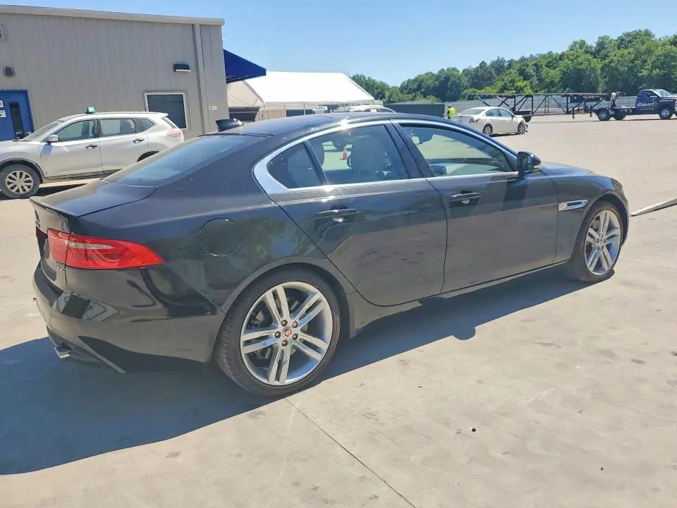 2018 JAGUAR XE PRESTIGE  