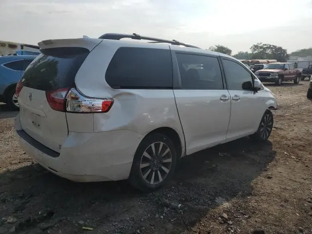 2018 TOYOTA SIENNA XLE  