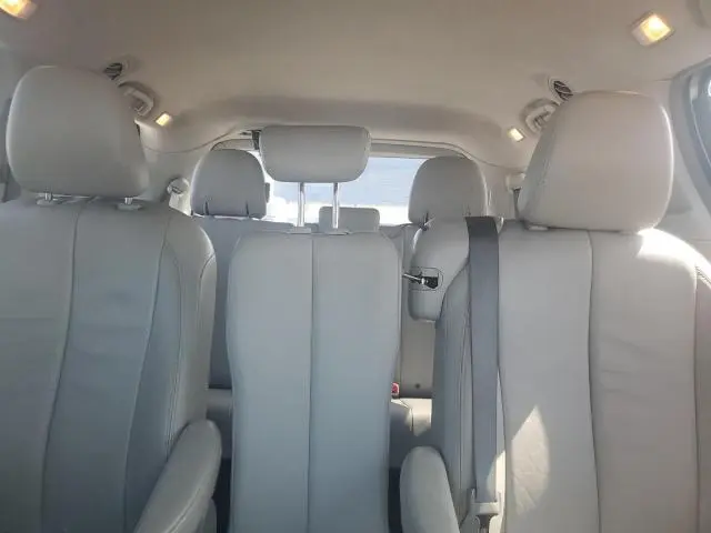 2014 TOYOTA SIENNA XLE