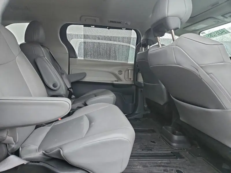 2022 TOYOTA SIENNA XLE  