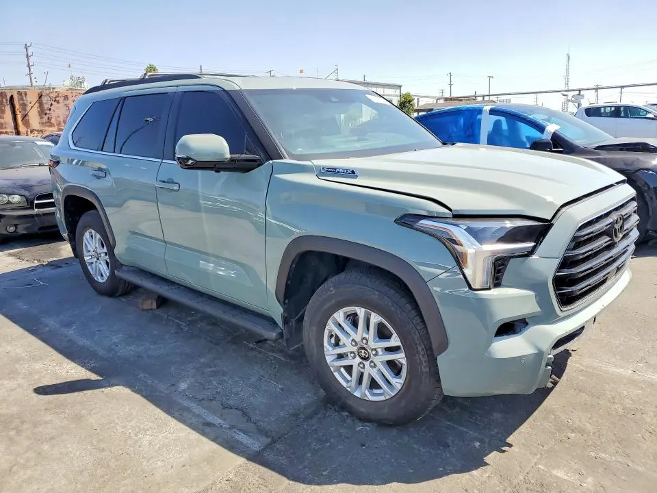 2025 TOYOTA SEQUOIA SR5  