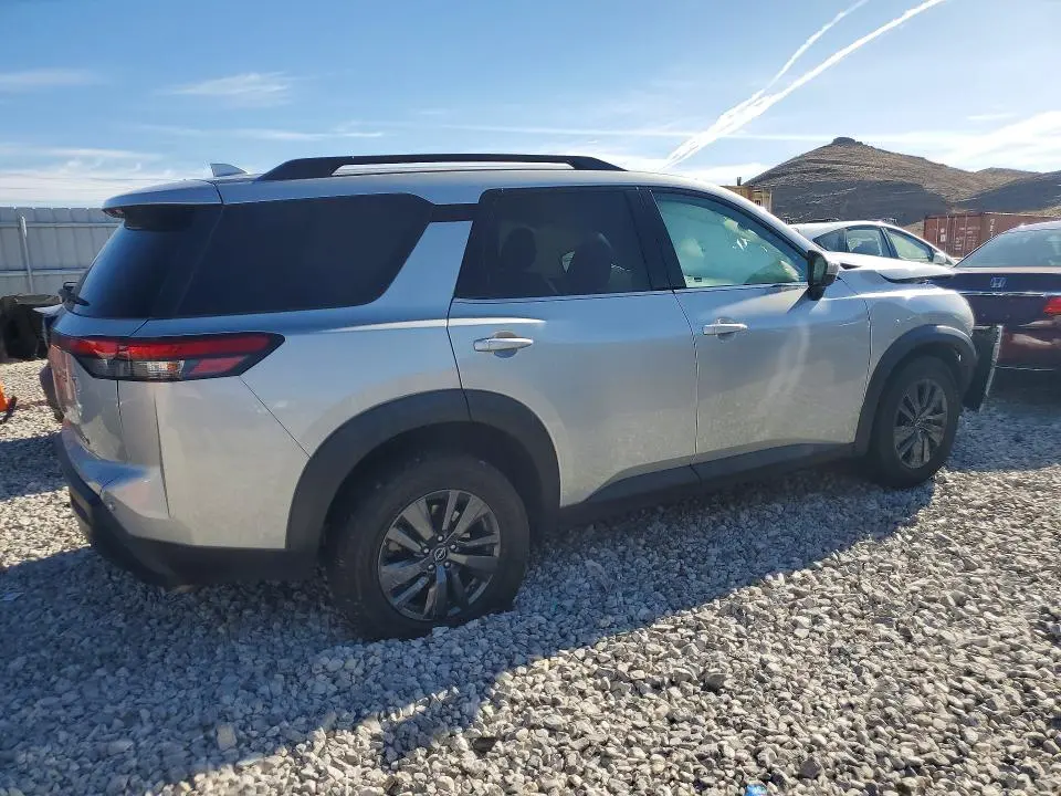 2022 NISSAN PATHFINDER SV  