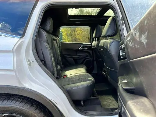 2024 MITSUBISHI OUTLANDER SE  