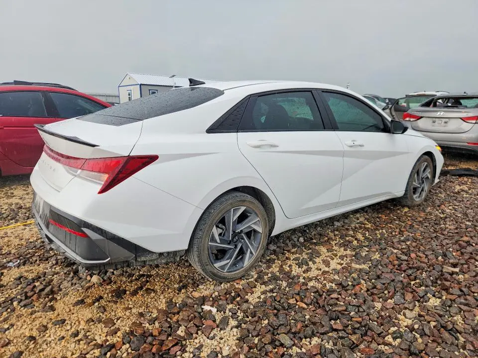 2025 HYUNDAI ELANTRA SEL SPORT  