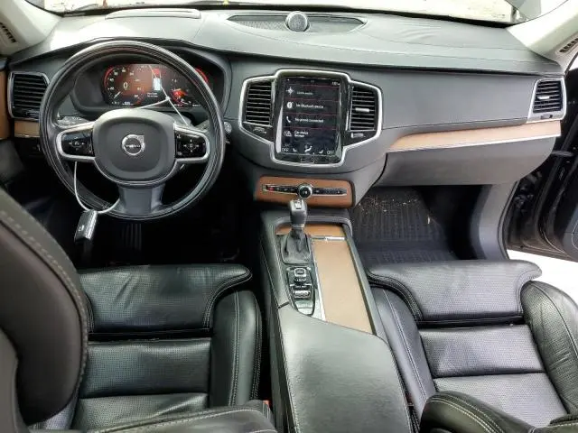 2017 VOLVO XC90 T6  