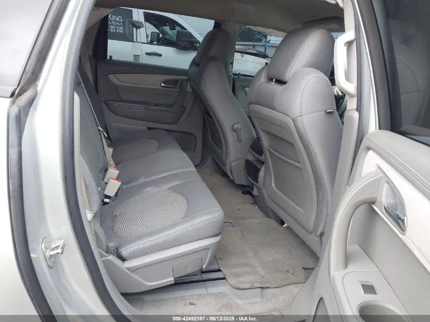 2014 CHEVROLET TRAVERSE LS