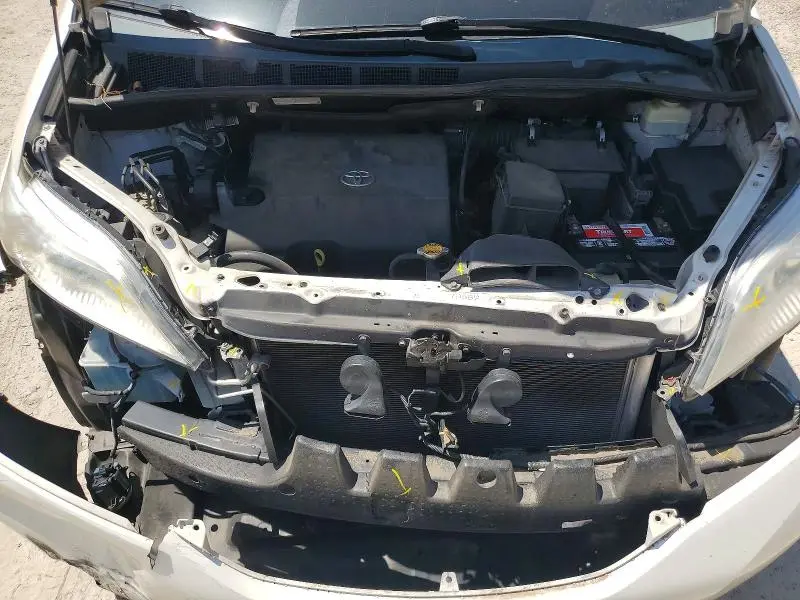 2015 TOYOTA SIENNA XLE 8-PASSENGER  