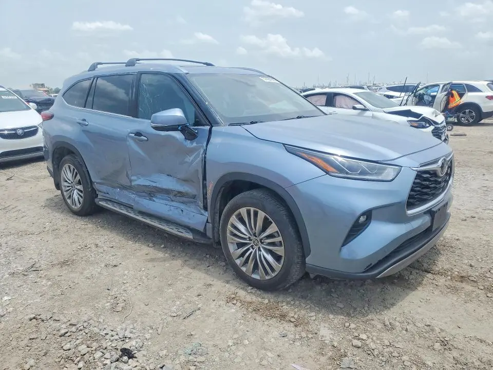 2022 TOYOTA HIGHLANDER PLATINUM  