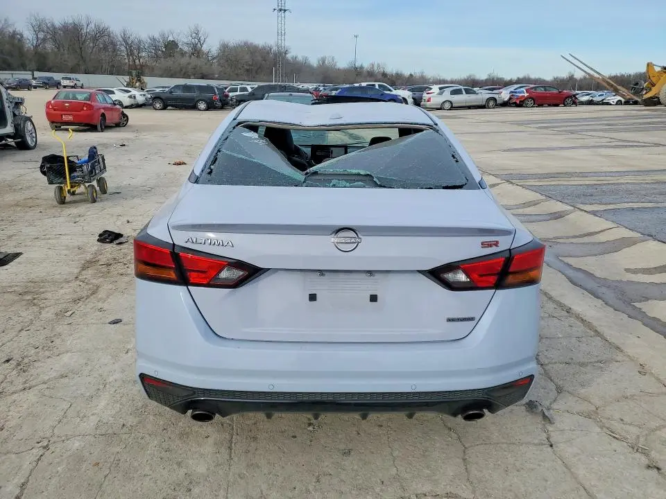 2024 NISSAN ALTIMA SR  