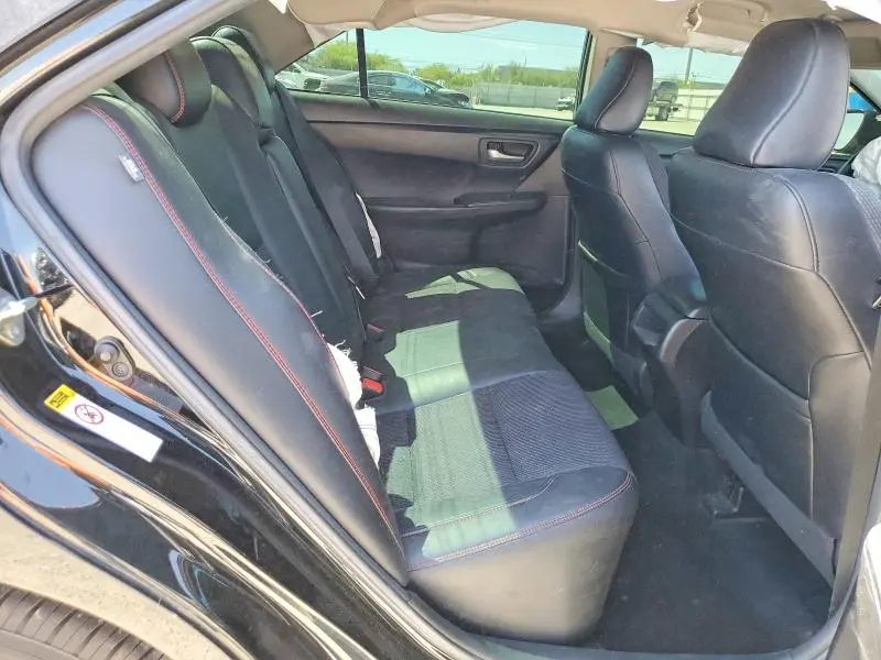 2016 TOYOTA CAMRY SE  