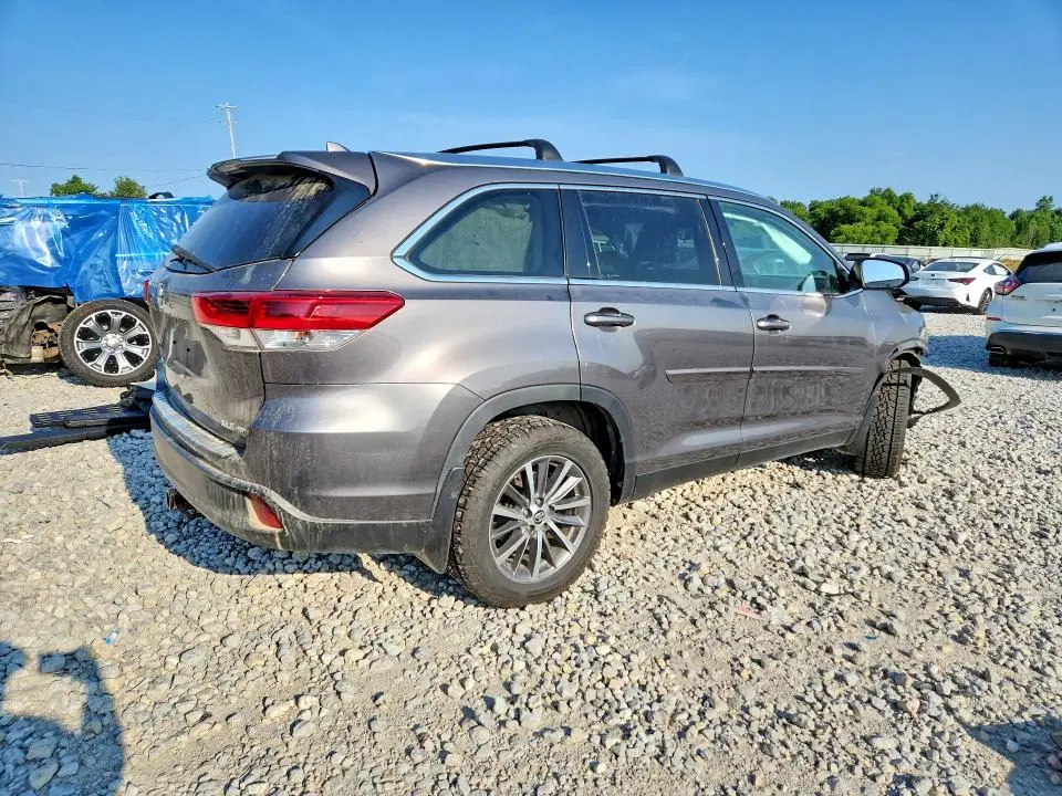 2019 TOYOTA HIGHLANDER XLE  