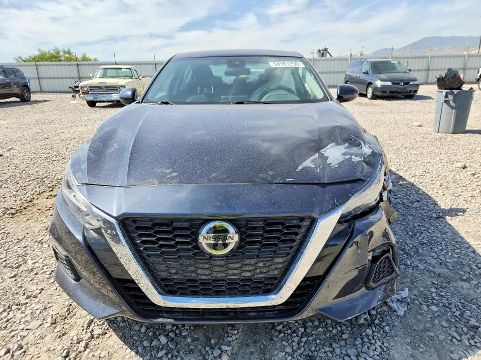 2022 NISSAN ALTIMA SV  