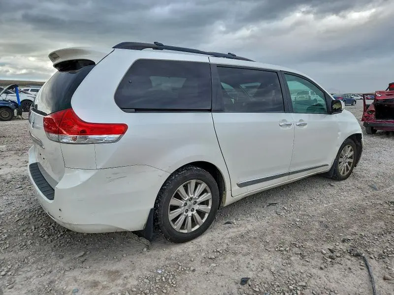 2012 TOYOTA SIENNA XLE  