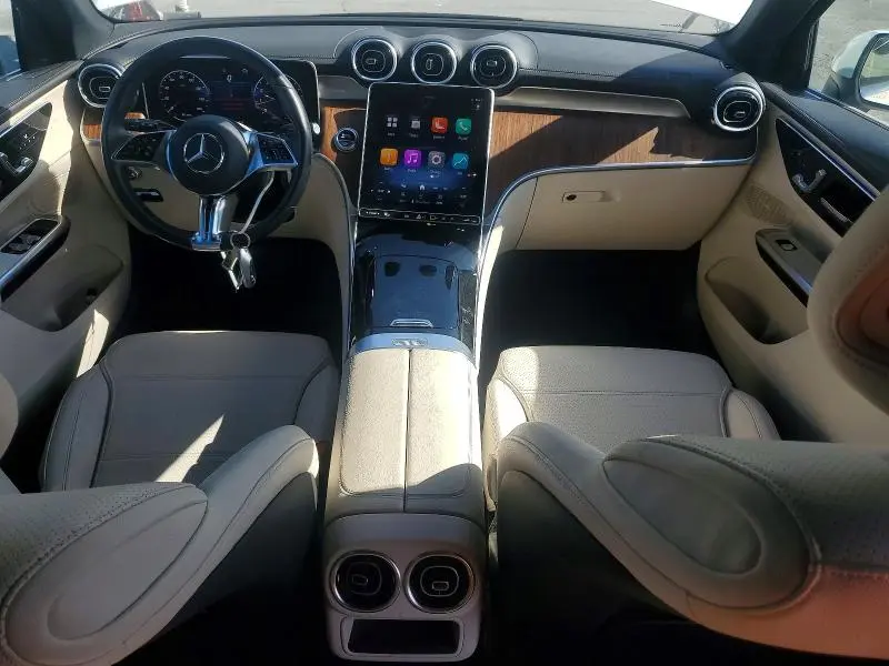 2025 MERCEDES-BENZ GLC 300  