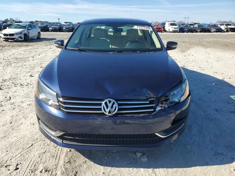 2013 VOLKSWAGEN PASSAT SE  