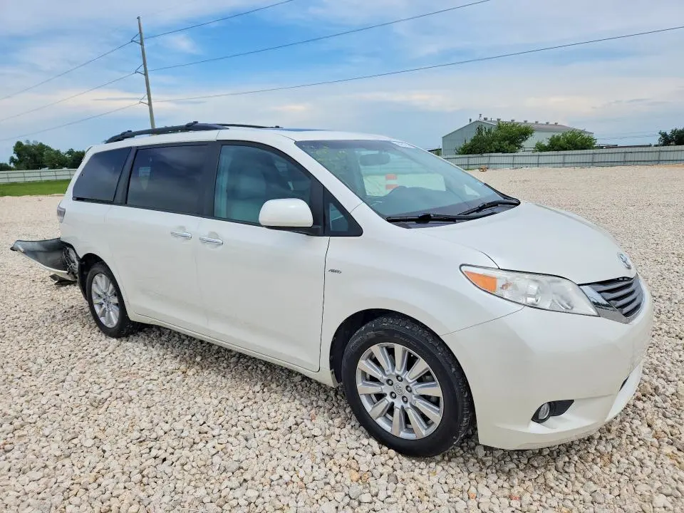 2017 TOYOTA SIENNA XLE 7-PASSENGER  