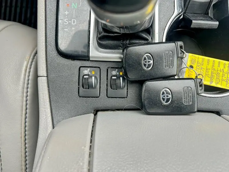 2018 TOYOTA HIGHLANDER SE  