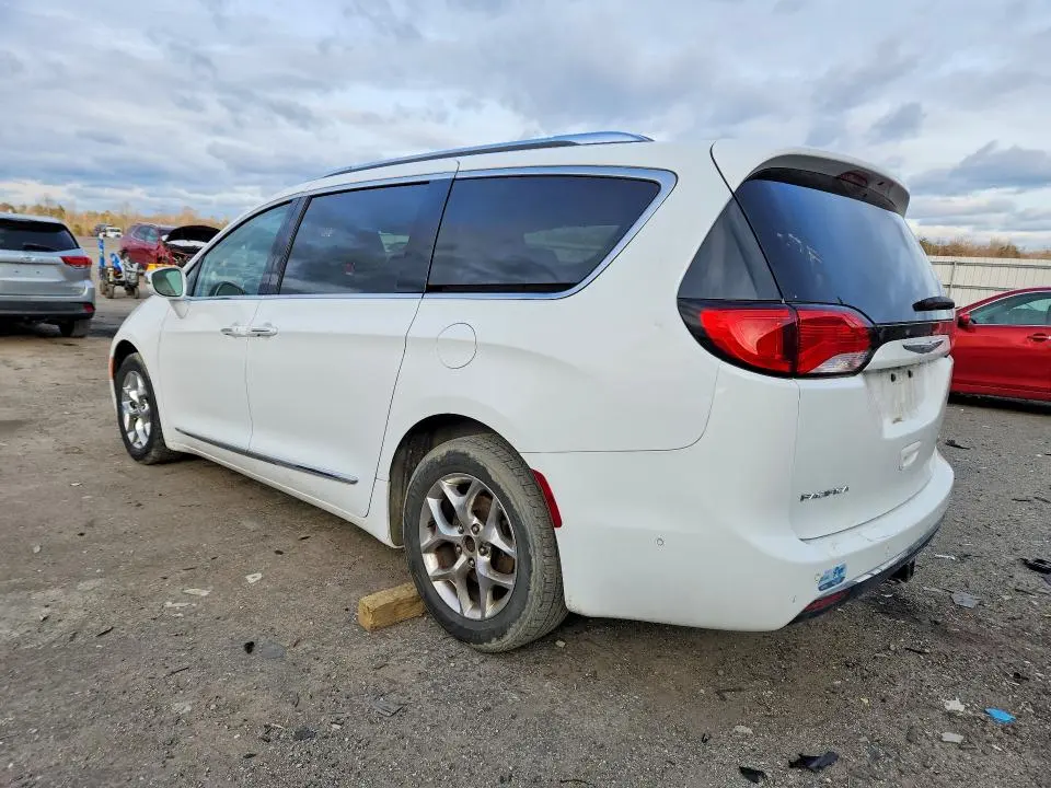 2017 CHRYSLER PACIFICA LIMITED  