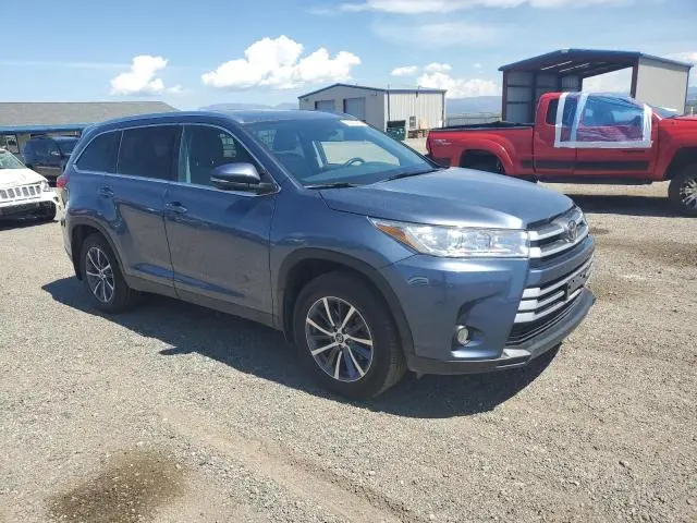2019 TOYOTA HIGHLANDER SE  