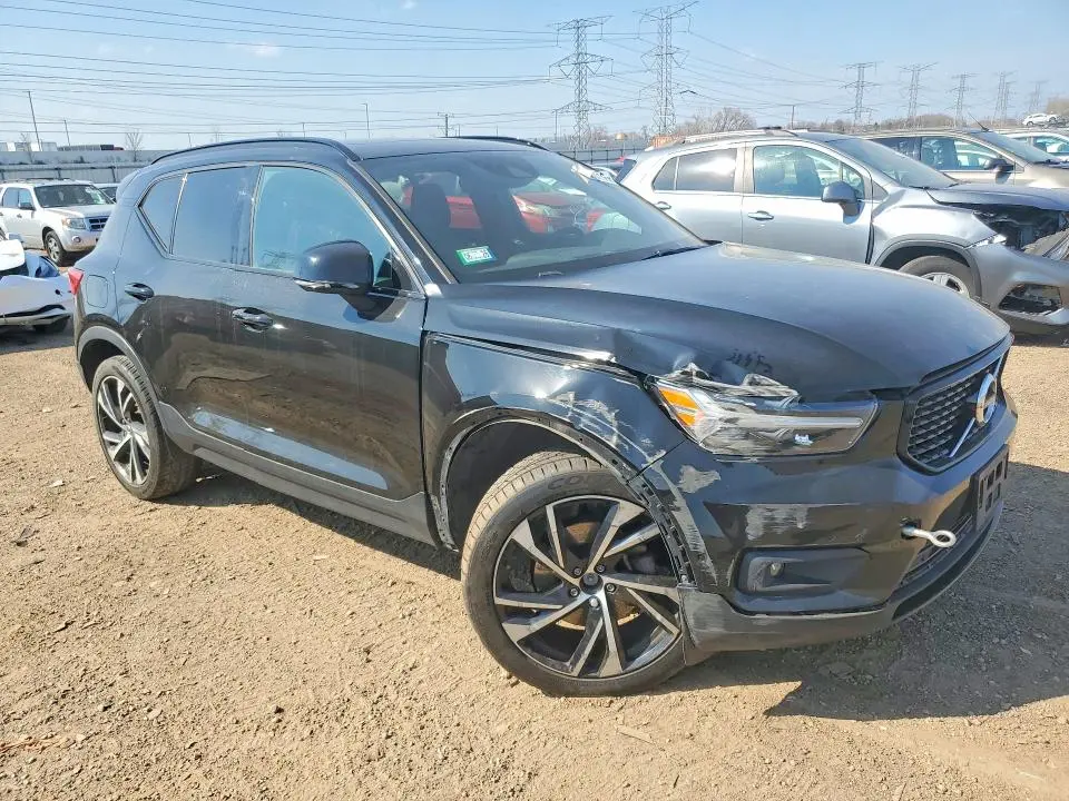 2019 VOLVO XC40 T5 R-DESIGN  
