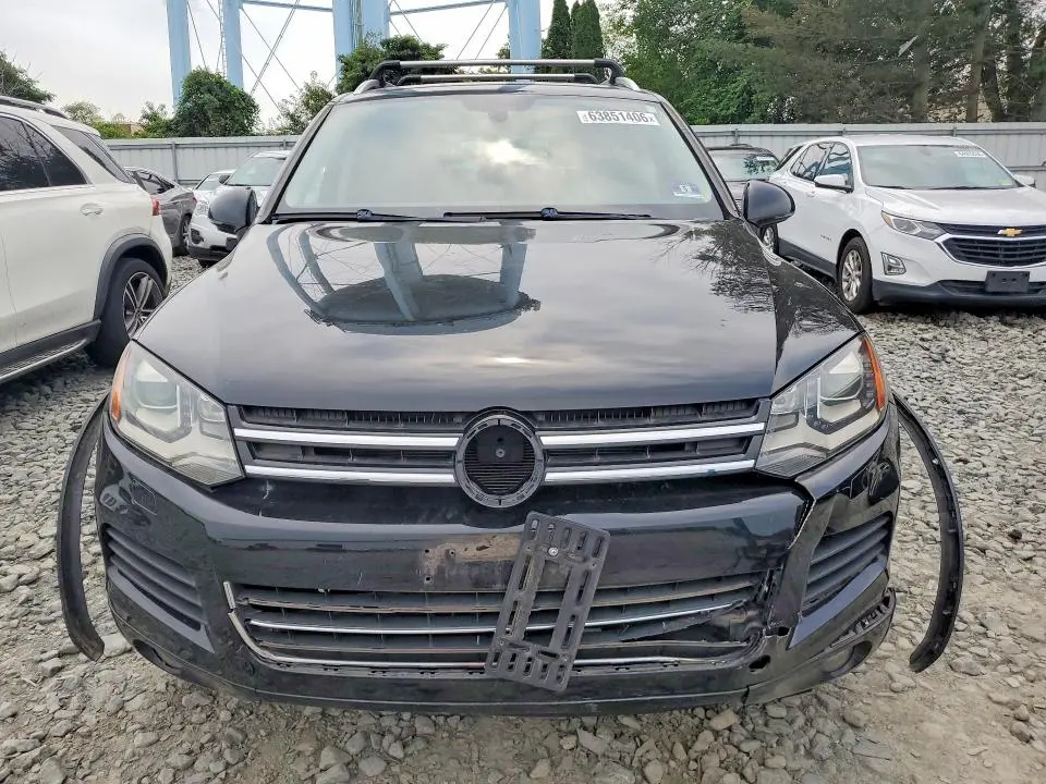 2011 VOLKSWAGEN TOUAREG V6  