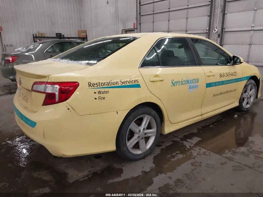 2014 TOYOTA CAMRY SE