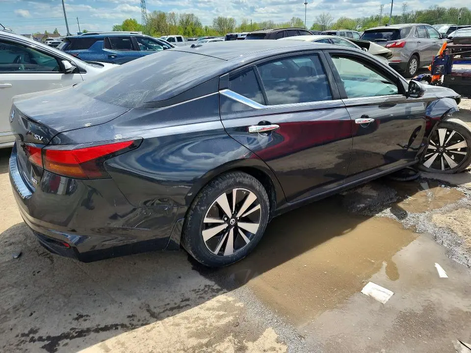 2021 NISSAN ALTIMA SV  