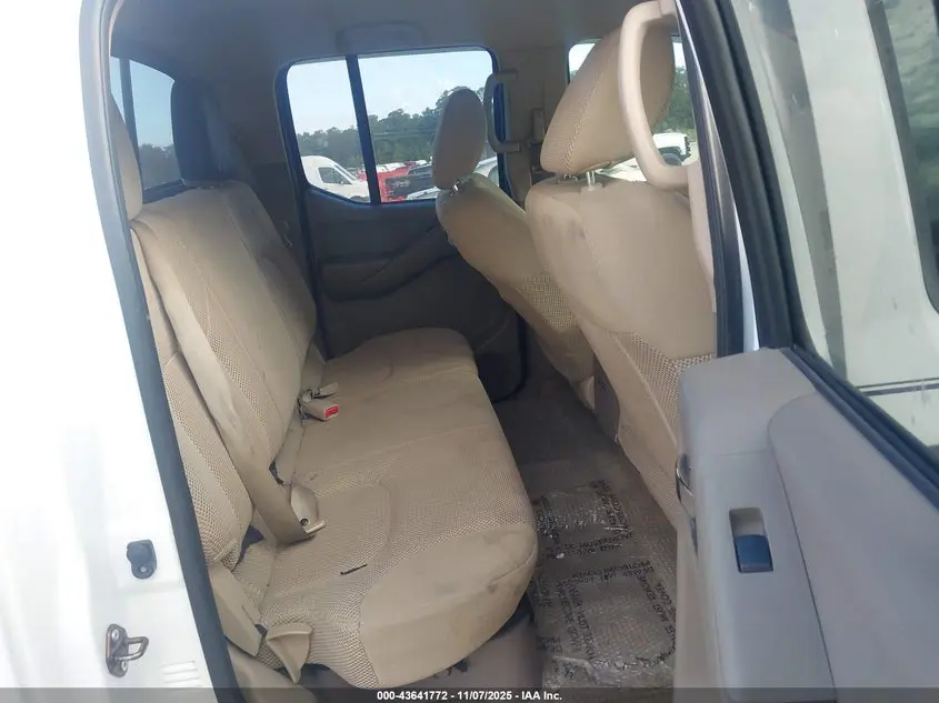 2016 NISSAN FRONTIER SV