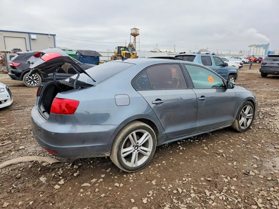 2011 VOLKSWAGEN JETTA SE  