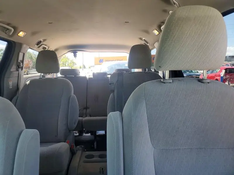 2017 TOYOTA SIENNA LE  