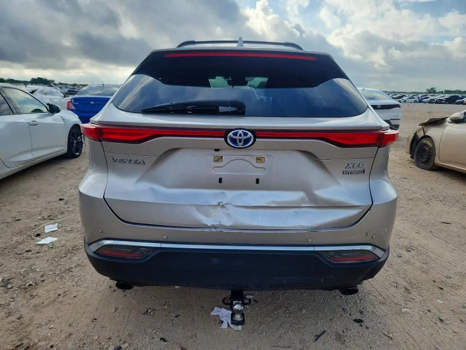 2021 TOYOTA VENZA XLE  