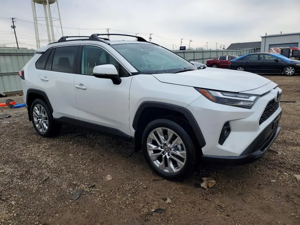 2024 TOYOTA RAV4 XLE PREMIUM  