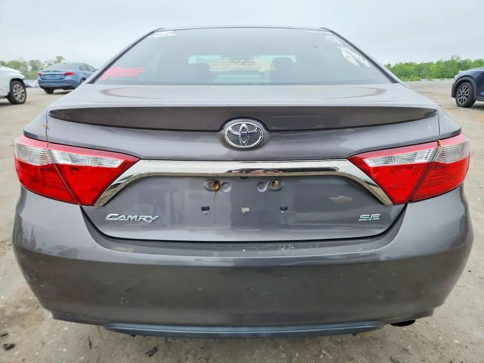 2015 TOYOTA CAMRY SE  