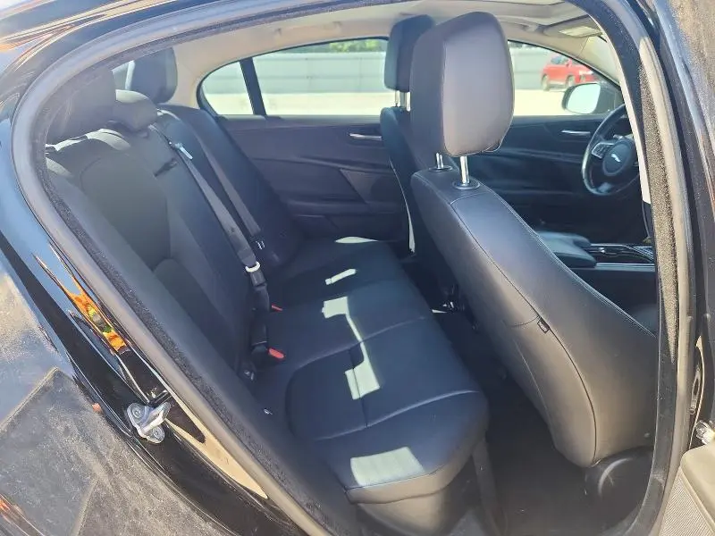 2017 JAGUAR XE PREMIUM  