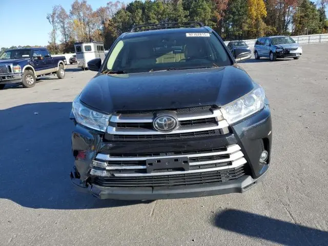 2019 TOYOTA HIGHLANDER SE  
