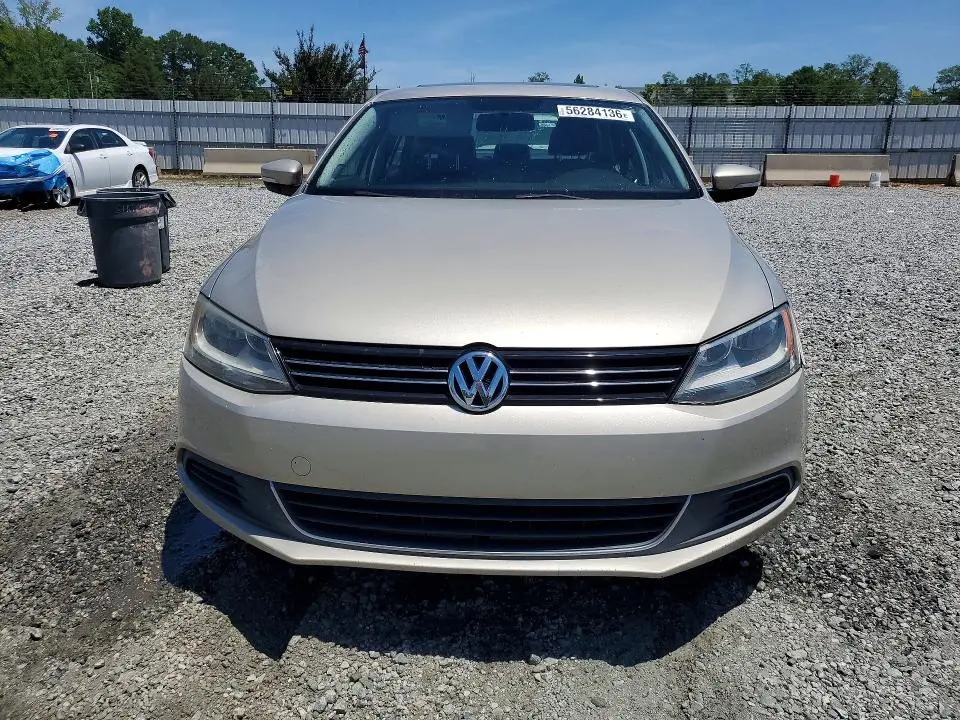 2013 VOLKSWAGEN JETTA SE  