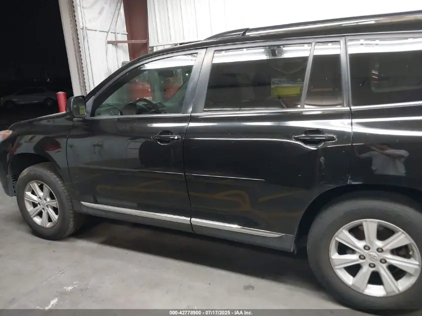 2013 TOYOTA HIGHLANDER SE V6