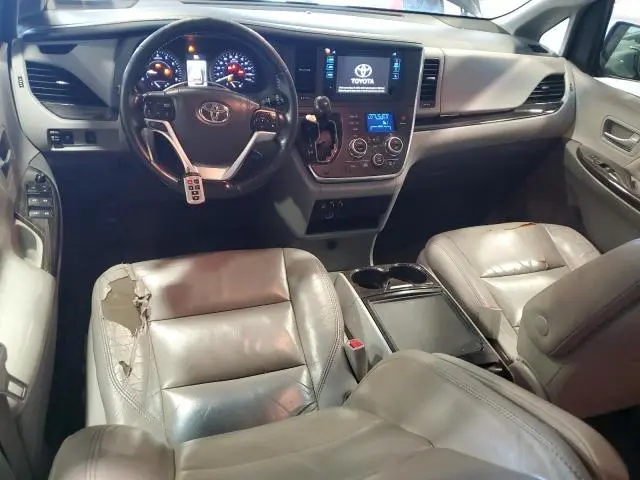 2016 TOYOTA SIENNA XLE  