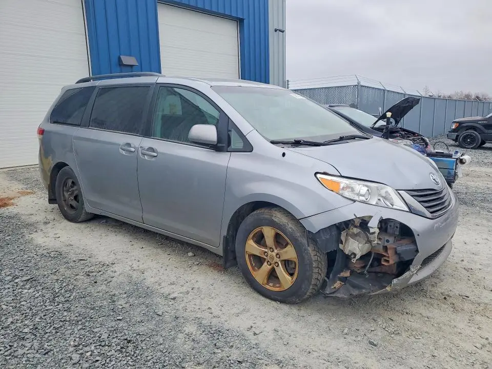 2011 TOYOTA SIENNA LE  