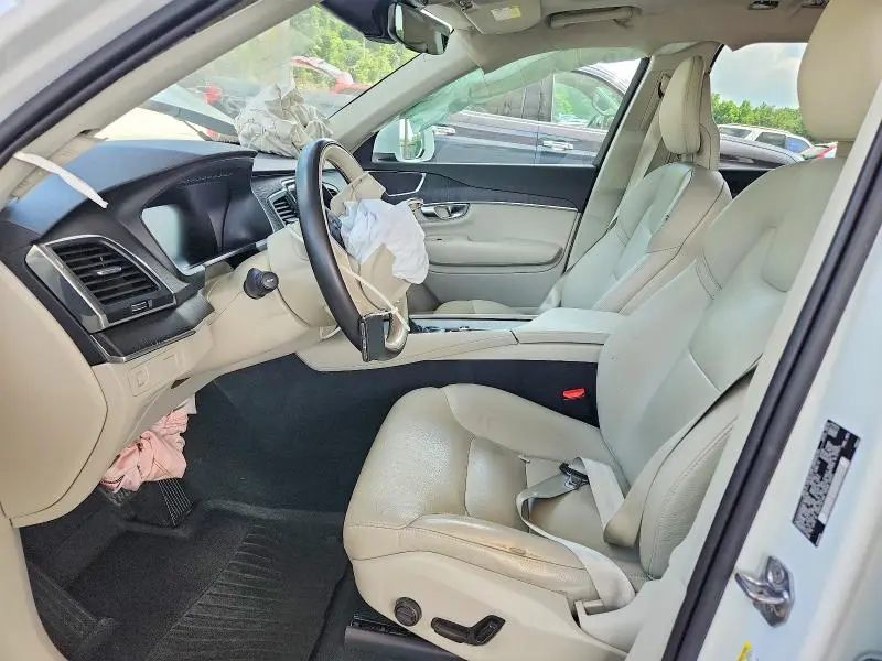 2020 VOLVO XC90 T6 MOMENTUM  