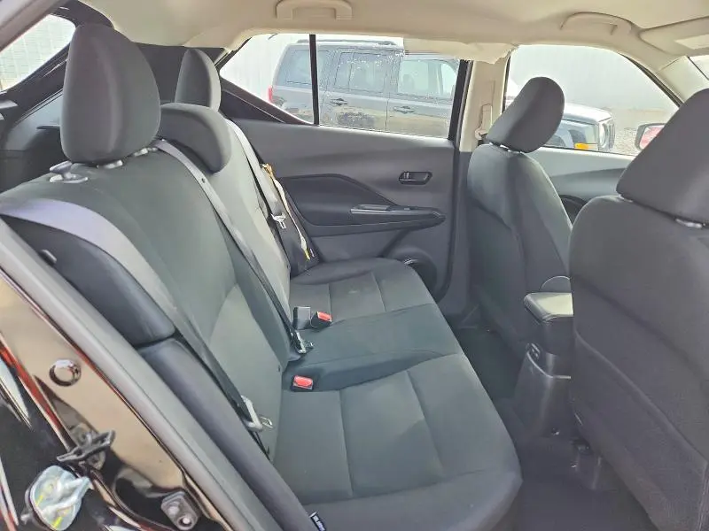 2024 NISSAN KICKS S  