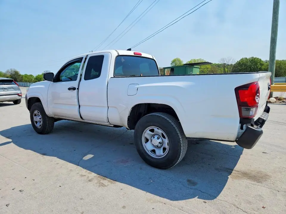 2018 TOYOTA TACOMA SR  