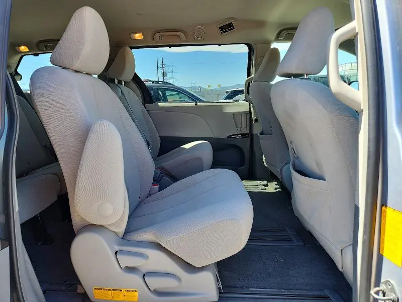 2013 TOYOTA SIENNA LE  