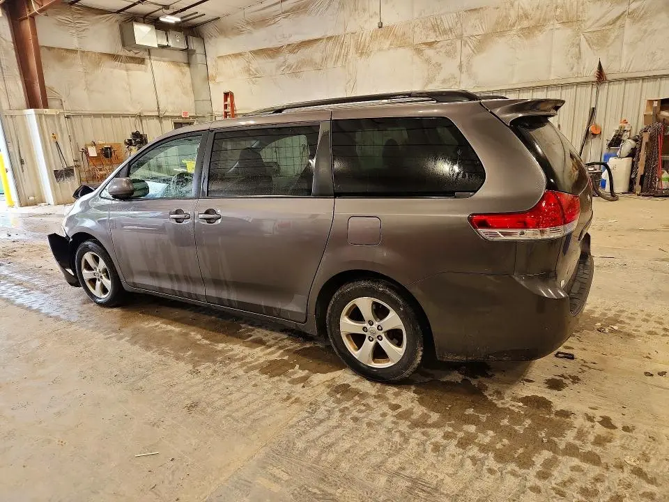 2012 TOYOTA SIENNA LE  