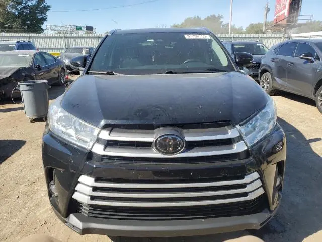 2017 TOYOTA HIGHLANDER SE  