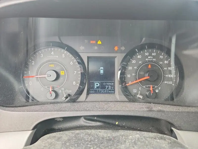 2016 TOYOTA SIENNA LE  