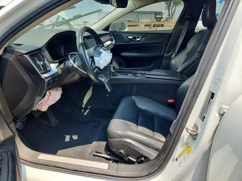 2019 VOLVO S60 T5 MOMENTUM  