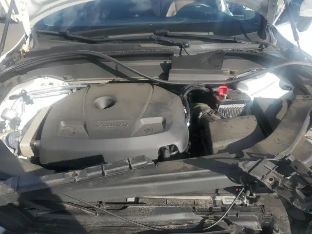 2020 VOLVO XC60 T5 MOMENTUM  